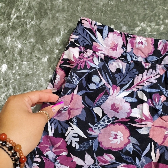 Loft Outlet Floral Print Shorts - Picture 2 of 9